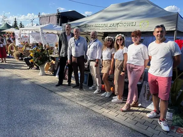 Stoisko Warsztatów Terapii Zajęciowej na dożynkach